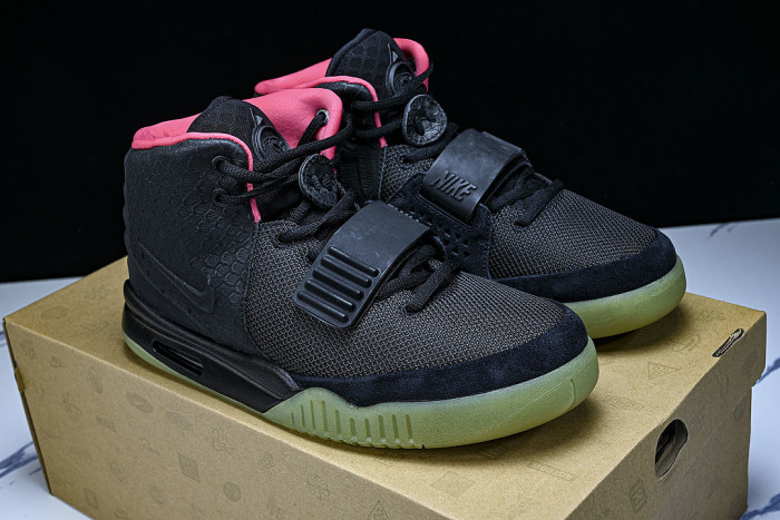 508214-006 AIR YEEZY 2 BLACK/BLACK-SOLAR RED