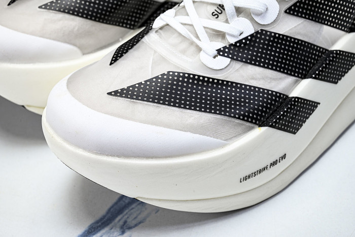 KH7677 ADIZERO EVO X CLOUD WHITE/CORE BLACK/LUCID RED