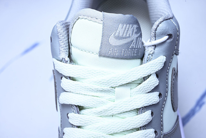 FJ4146-302 AIR FORCE 1 07 LOW CASUAL SNEAKERS GREY/GREEN
