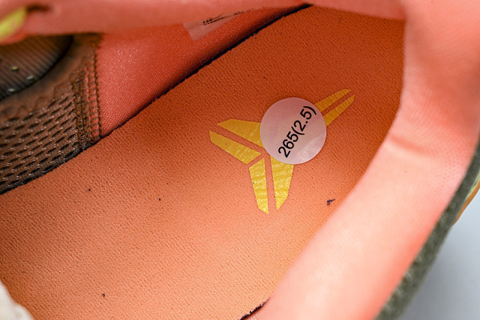 IQ9316-200 ZOOM KOBE 5 PROTRO THE ACADEMY PE BROWN/YELLOW/ORANGE