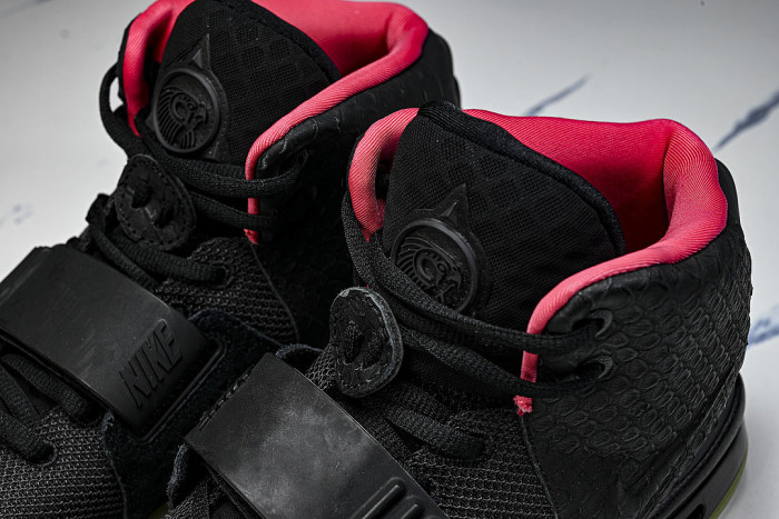 508214-006 AIR YEEZY 2 BLACK/BLACK-SOLAR RED