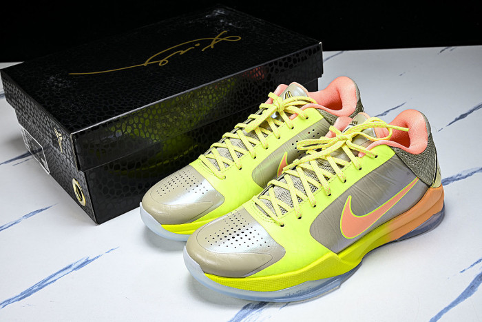 IQ9316-200 ZOOM KOBE 5 PROTRO THE ACADEMY PE BROWN/YELLOW/ORANGE