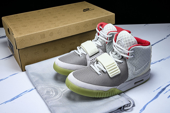 508214-010 AIR YEEZY 2 WOLF GREY/PURE PLATINUM