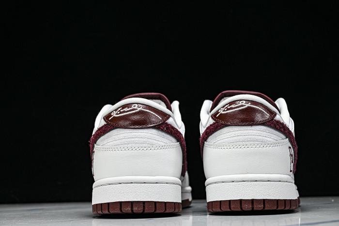 IV0263-100 DUNK LOW PROTRO WHITE/TEAM RED