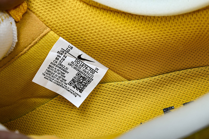 DD1876-700 AIR FORCE 1 LOW UNIVERSITY GOLD/BLACK-METALLIC SILVER