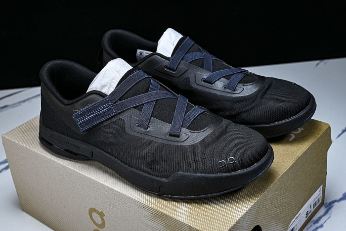 3MG10815460 ON RUNNING CLOUDNOVA MOON BLACK/BLACK/BLACK