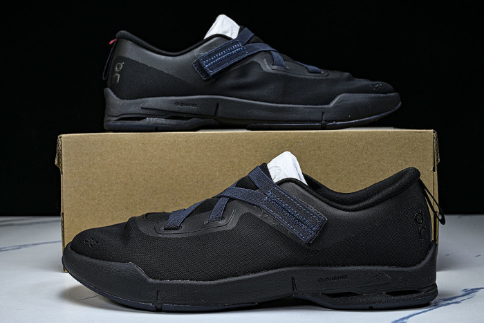 3MG10815460 ON RUNNING CLOUDNOVA MOON BLACK/BLACK/BLACK