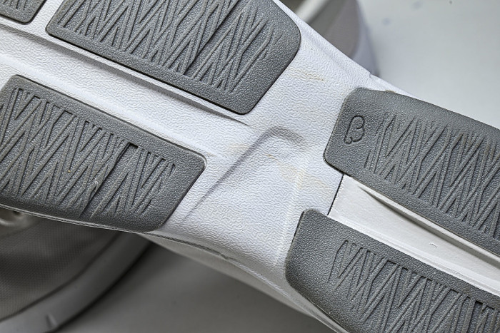 3MG10813290 ON RUNNING CLOUDNOVA MOON GREY/GREY/GREY