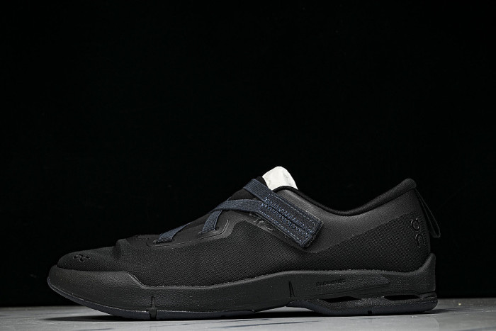 3MG10815460 ON RUNNING CLOUDNOVA MOON BLACK/BLACK/BLACK