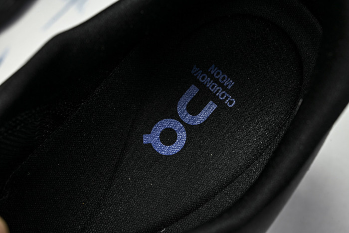3MG10815460 ON RUNNING CLOUDNOVA MOON BLACK/BLACK/BLACK