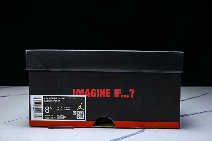 IW6276-001 JORDAN 1 RETRO LOW OG BLACK/BLACK/VARSITY RED/SUMMIT WHITE