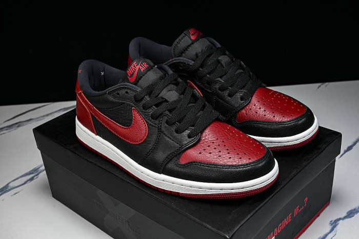 IW6276-001 JORDAN 1 RETRO LOW OG BLACK/BLACK/VARSITY RED/SUMMIT WHITE