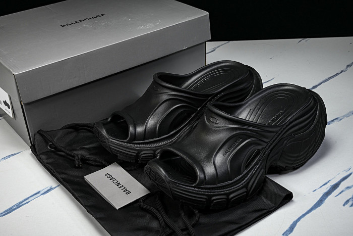 W6XLM 1000 BALENCIAGA 6XL SLIDE CASUAL SLIPPERS BLACK/INKINESS