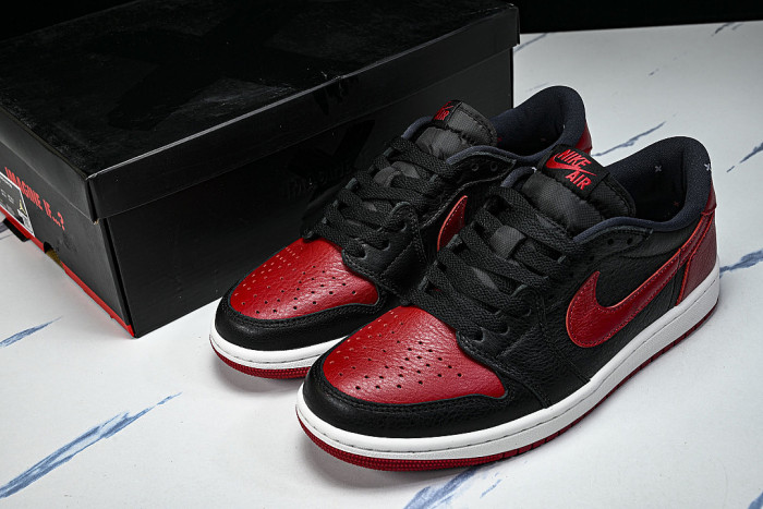IW6276-001 JORDAN 1 RETRO LOW OG BLACK/BLACK/VARSITY RED/SUMMIT WHITE