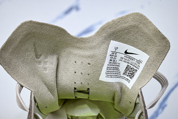 HM9697-700 AVA X BREATHABLE AND SUPPORTIVE RUNNING SHOES VOLT ICE/MOON PARTICLE/CREAM II/BLACK