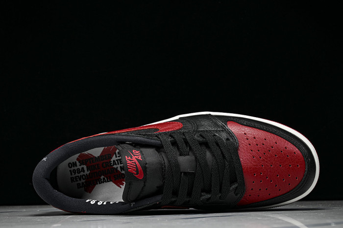 IW6276-001 JORDAN 1 RETRO LOW OG BLACK/BLACK/VARSITY RED/SUMMIT WHITE