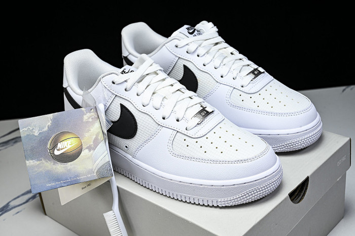 IR0952-100 AIR FORCE 1 07 LOW CASUAL SNEAKERS WHITE/BLACK/WHITE