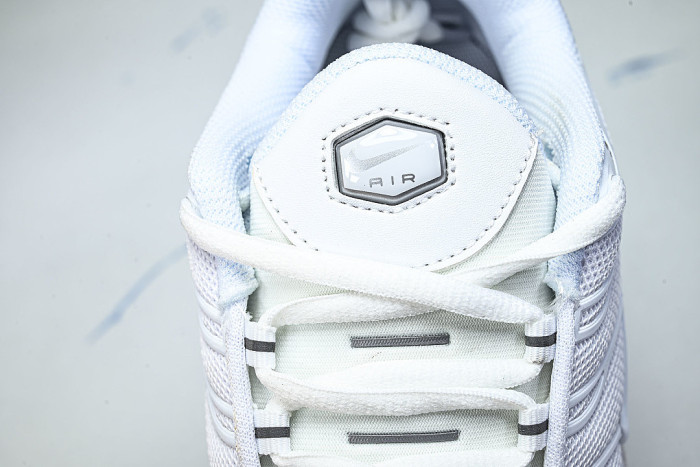 DM2362-100 AIR MAX PLUS WHITE/PURE PLATINUM/WHITE