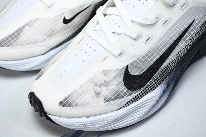 HM9697-100 AVA X SUMMIT WHITE/WHITE/BLACK/BLACK