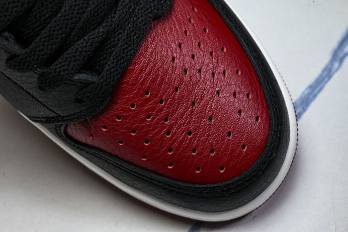IW6276-001 JORDAN 1 RETRO LOW OG BLACK/BLACK/VARSITY RED/SUMMIT WHITE