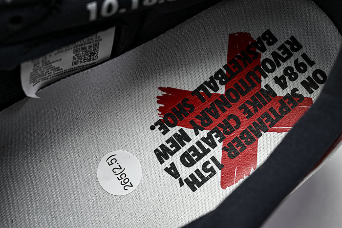 IW6276-001 JORDAN 1 RETRO LOW OG BLACK/BLACK/VARSITY RED/SUMMIT WHITE