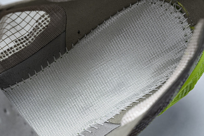 HM9697-700 AVA X BREATHABLE AND SUPPORTIVE RUNNING SHOES VOLT ICE/MOON PARTICLE/CREAM II/BLACK