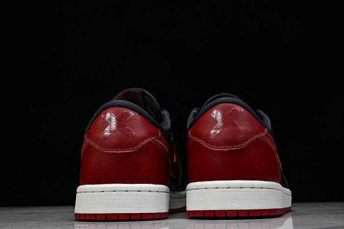 IW6276-001 JORDAN 1 RETRO LOW OG BLACK/BLACK/VARSITY RED/SUMMIT WHITE