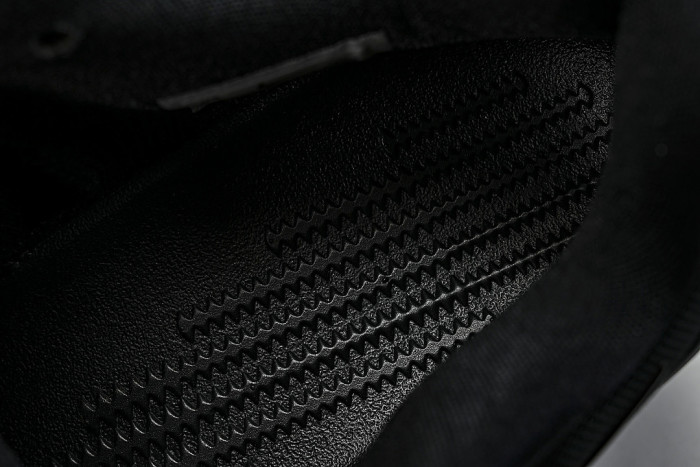 IH5095-002 KOBE 9 ELITE LOW EM PROTRO TB BLACK/BLACK/BLACK