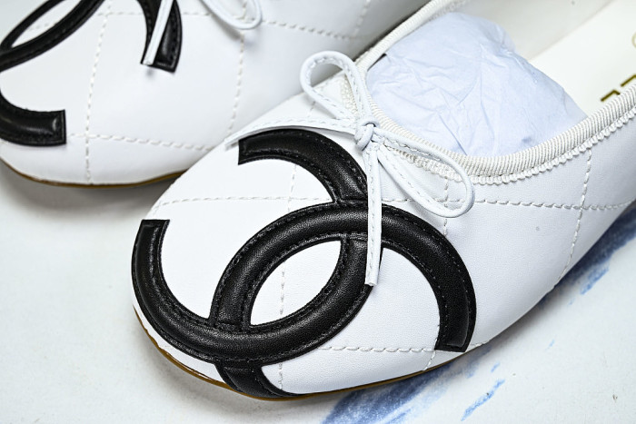 FLAT BALLET SHOES WHITE/BLACK/WHITE