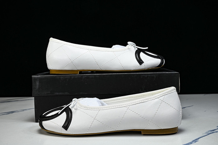 FLAT BALLET SHOES WHITE/BLACK/WHITE