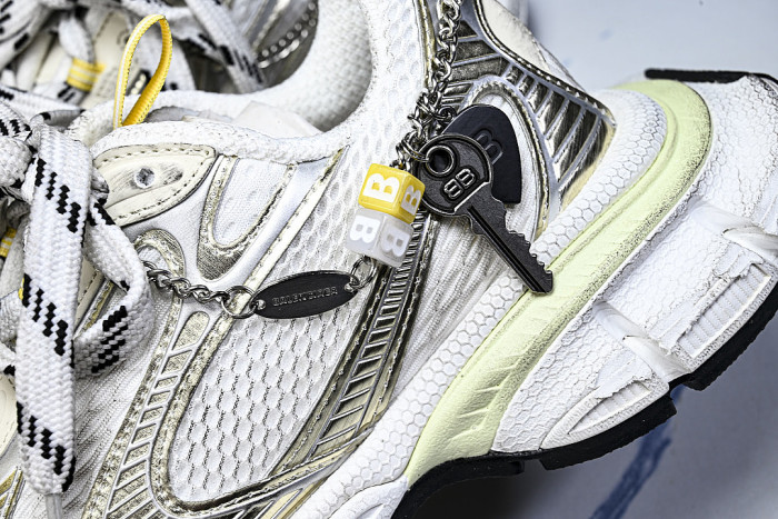 W3XCN 9711 3XL CHARMS MEN FASHIONABLE RUNNING SHOES WHITE/SILVER/YELLOW
