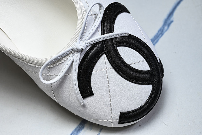 FLAT BALLET SHOES WHITE/BLACK/WHITE