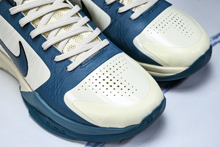 IZ1852-100 ZOOM KOBE 5 CHAOS PROFESSIONAL PRACTICAL BASKETBALL SHOES DARK BLUE/WHITE