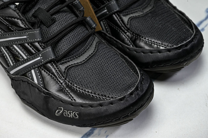 1203A879-021 HYPERSYNC RETRO BREATHABLE AND LIGHTWEIGHT GERMAN TRAINING SHOES BLACK/INKINESS