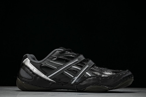 1203A879-021 HYPERSYNC RETRO BREATHABLE AND LIGHTWEIGHT GERMAN TRAINING SHOES BLACK/INKINESS