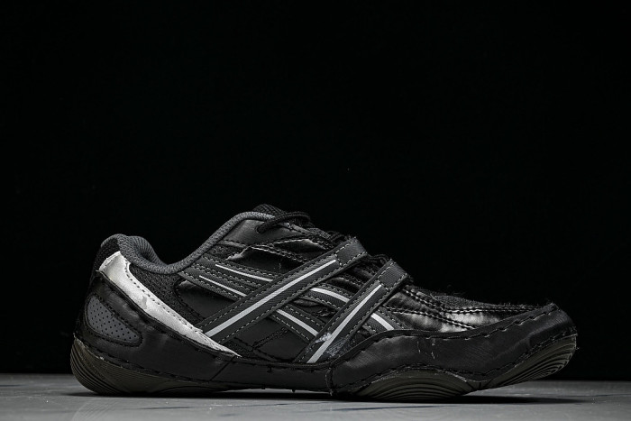 1203A879-021 HYPERSYNC RETRO BREATHABLE AND LIGHTWEIGHT GERMAN TRAINING SHOES BLACK/INKINESS