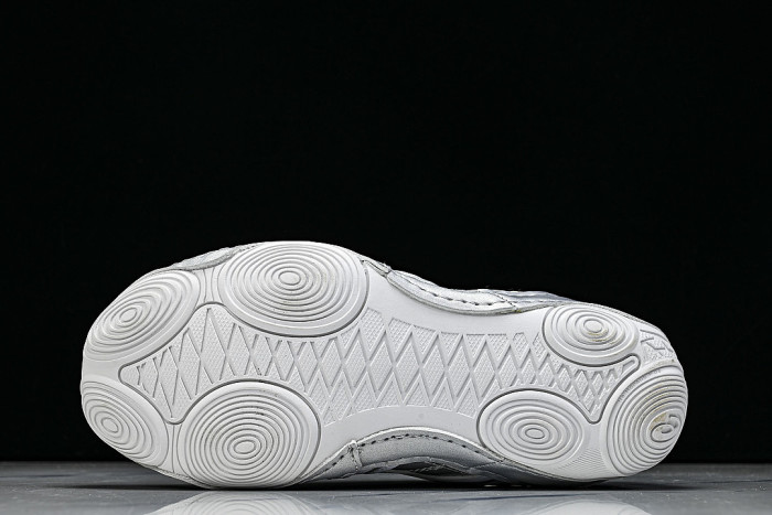 1203A879-100 HYPERSYNC RETRO BREATHABLE AND LIGHTWEIGHT GERMAN TRAINING SHOES SILVER/GREY