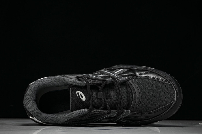 1203A879-021 HYPERSYNC RETRO BREATHABLE AND LIGHTWEIGHT GERMAN TRAINING SHOES BLACK/INKINESS