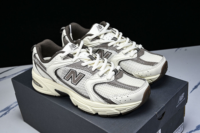 MR530ASM NEW BALANCE 530 SERIES OF RETRO CASUAL RUNNING SHOES WHITE/BLACK