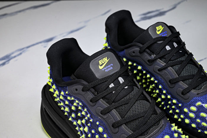 IR2168-002 VOMERO PREMIUM QS BLACK/VOLT GLOW/RUSH VIOLET/BLACK