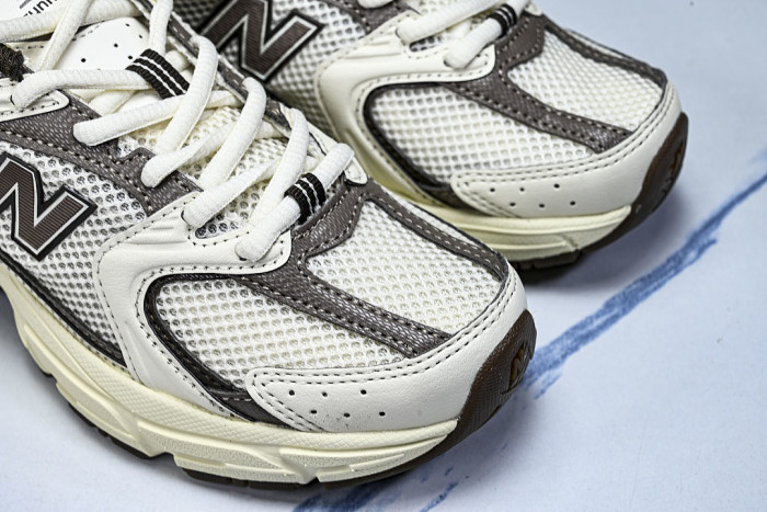 MR530ASM NEW BALANCE 530 SERIES OF RETRO CASUAL RUNNING SHOES WHITE/BLACK