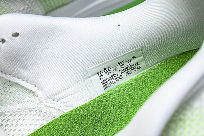 HQ2050-102 AIR ZOOM VOMERO PREMIUM WHITE/GREEN