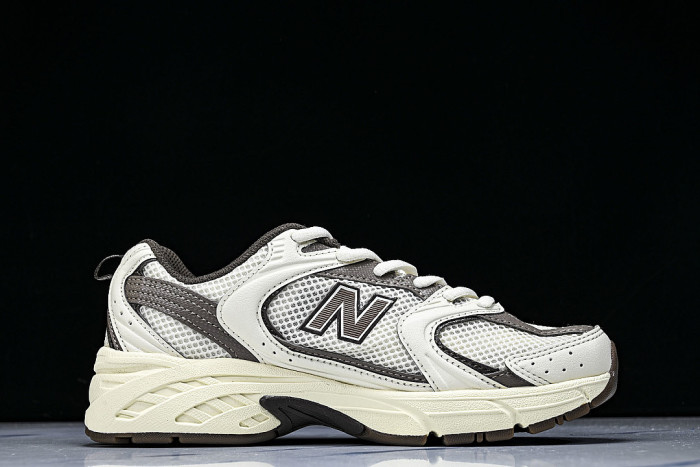 MR530ASM NEW BALANCE 530 SERIES OF RETRO CASUAL RUNNING SHOES WHITE/BLACK