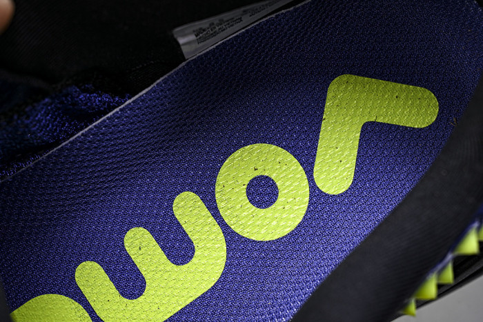 IR2168-002 VOMERO PREMIUM QS BLACK/VOLT GLOW/RUSH VIOLET/BLACK