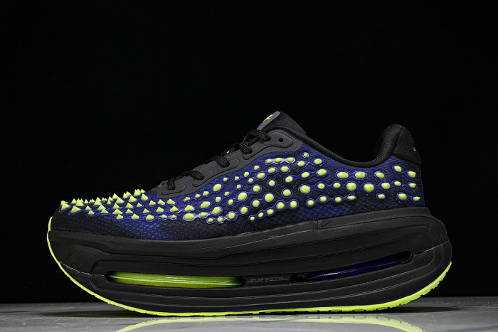 IR2168-002 VOMERO PREMIUM QS BLACK/VOLT GLOW/RUSH VIOLET/BLACK