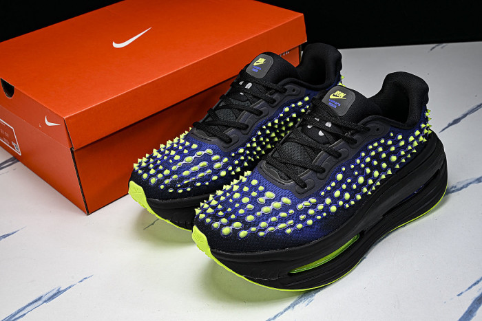 IR2168-002 VOMERO PREMIUM QS BLACK/VOLT GLOW/RUSH VIOLET/BLACK