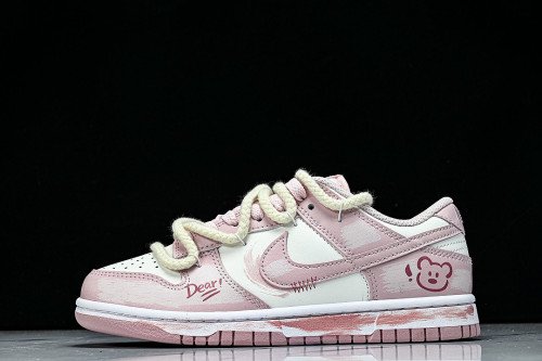 FB9109-125 DUNK LOW WHITE/WHITE/WHITE/MEDIUM SOFT PINK