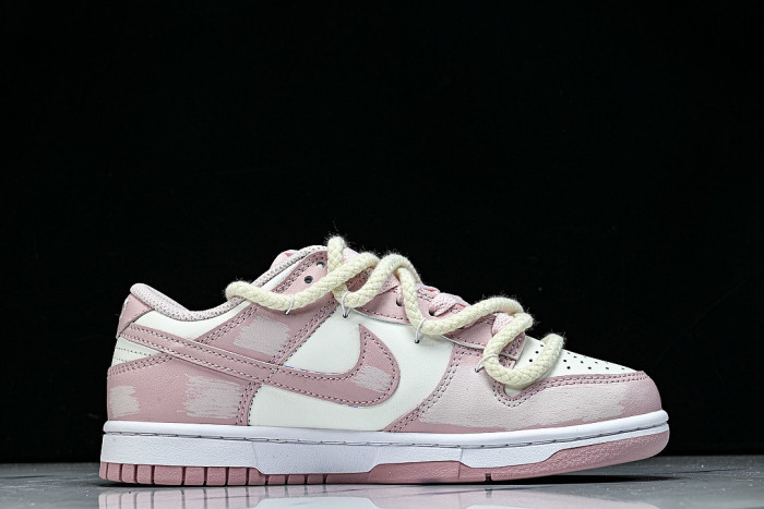 FB9109-125 DUNK LOW WHITE/WHITE/WHITE/MEDIUM SOFT PINK