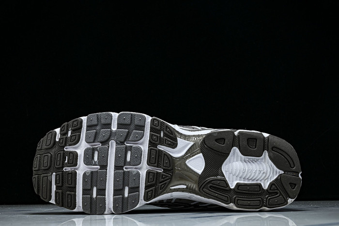 IQ4924-002 AIR MAX MOTO 2K RETRO RUNNING SHOES GREY/GREY/GREY