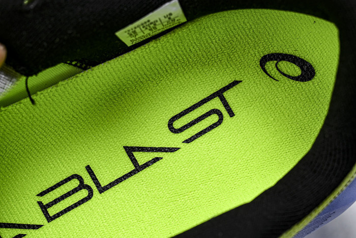 1011C243-750 NOVABLAST 6 WEAR-RESISTANT RUNNING SHOES GREEN/BLACK/GREEN